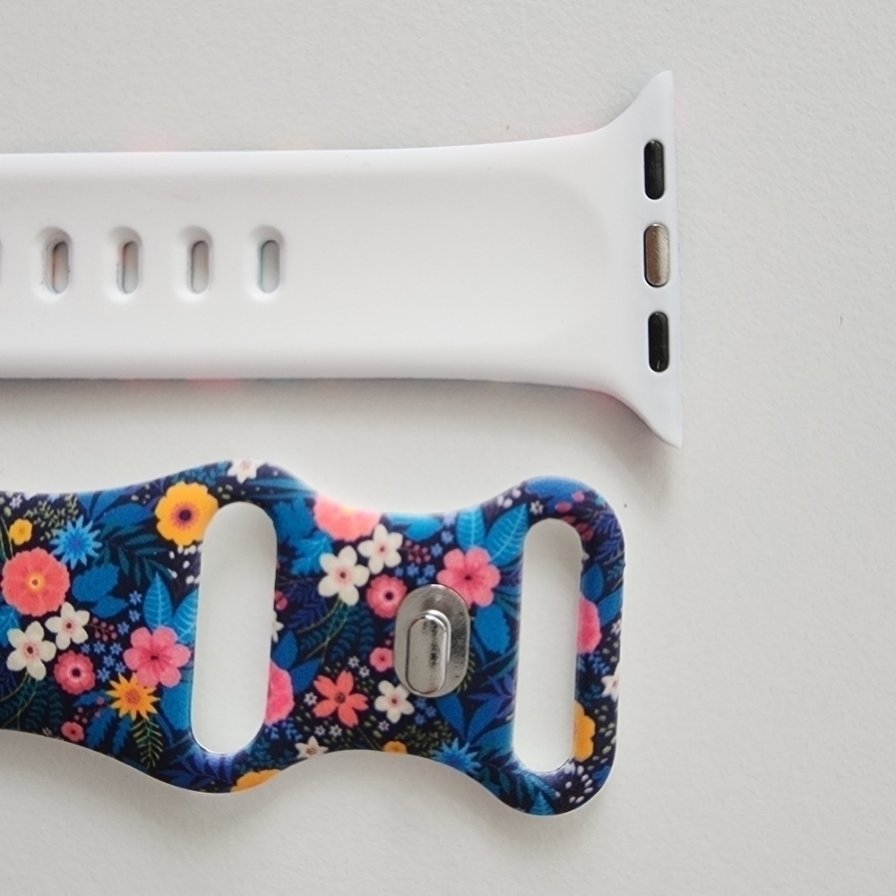 NWT Multi Floral Pattern Apple Watch Silicone Band - Picture 7 of 8